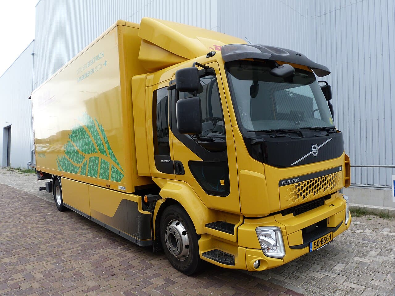 Discovery E-Truck ra mắt đầu kéo điện Titan T9 quãng đường 800km